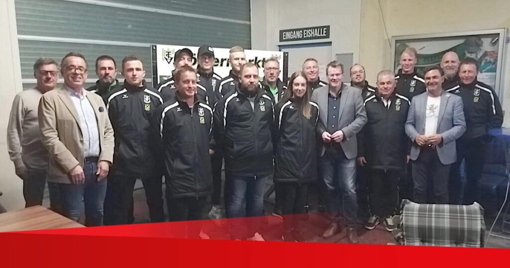 Neue Jacken f&uuml;r die Trainer des Nachwuchses