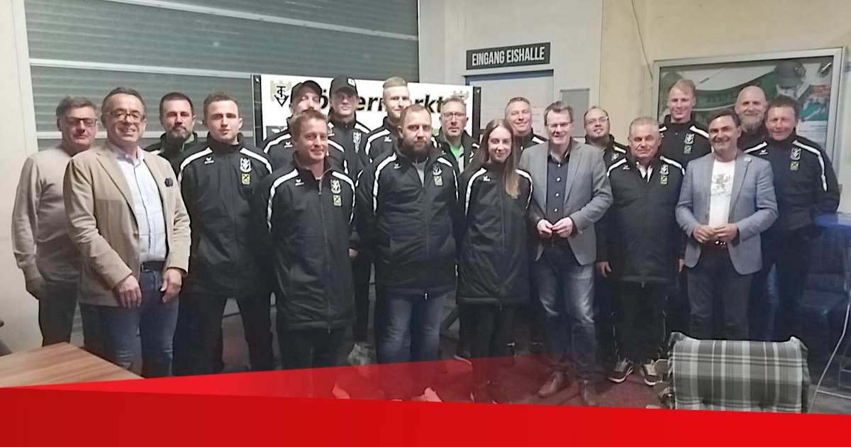 Neue Jacken f&uuml;r die Trainer des Nachwuchses